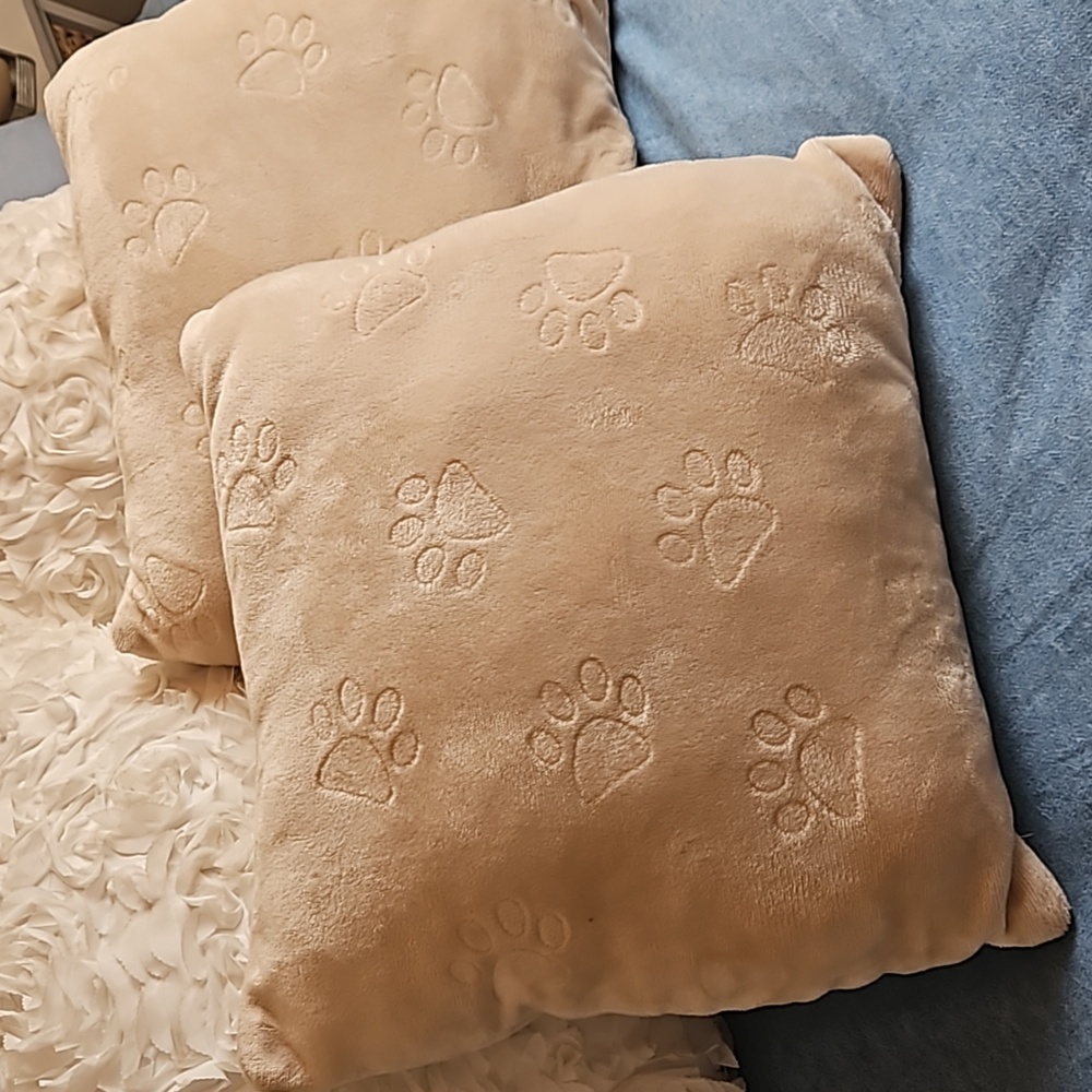 Paw prints pillows